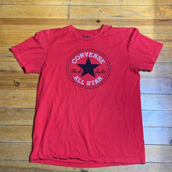 red converse shirt